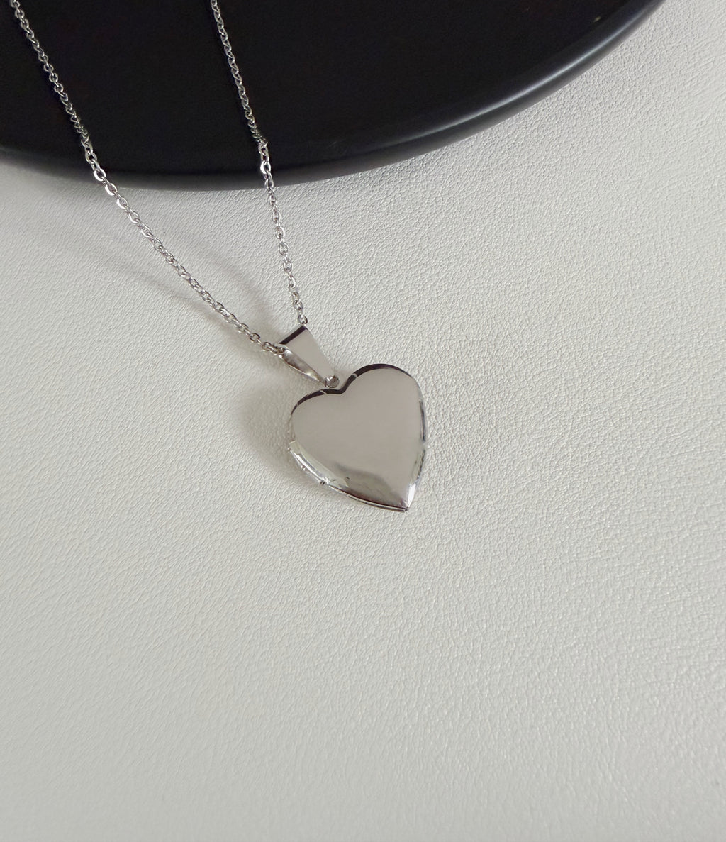 Heart photo necklace