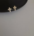 Load image into Gallery viewer, Cross zircone studs
