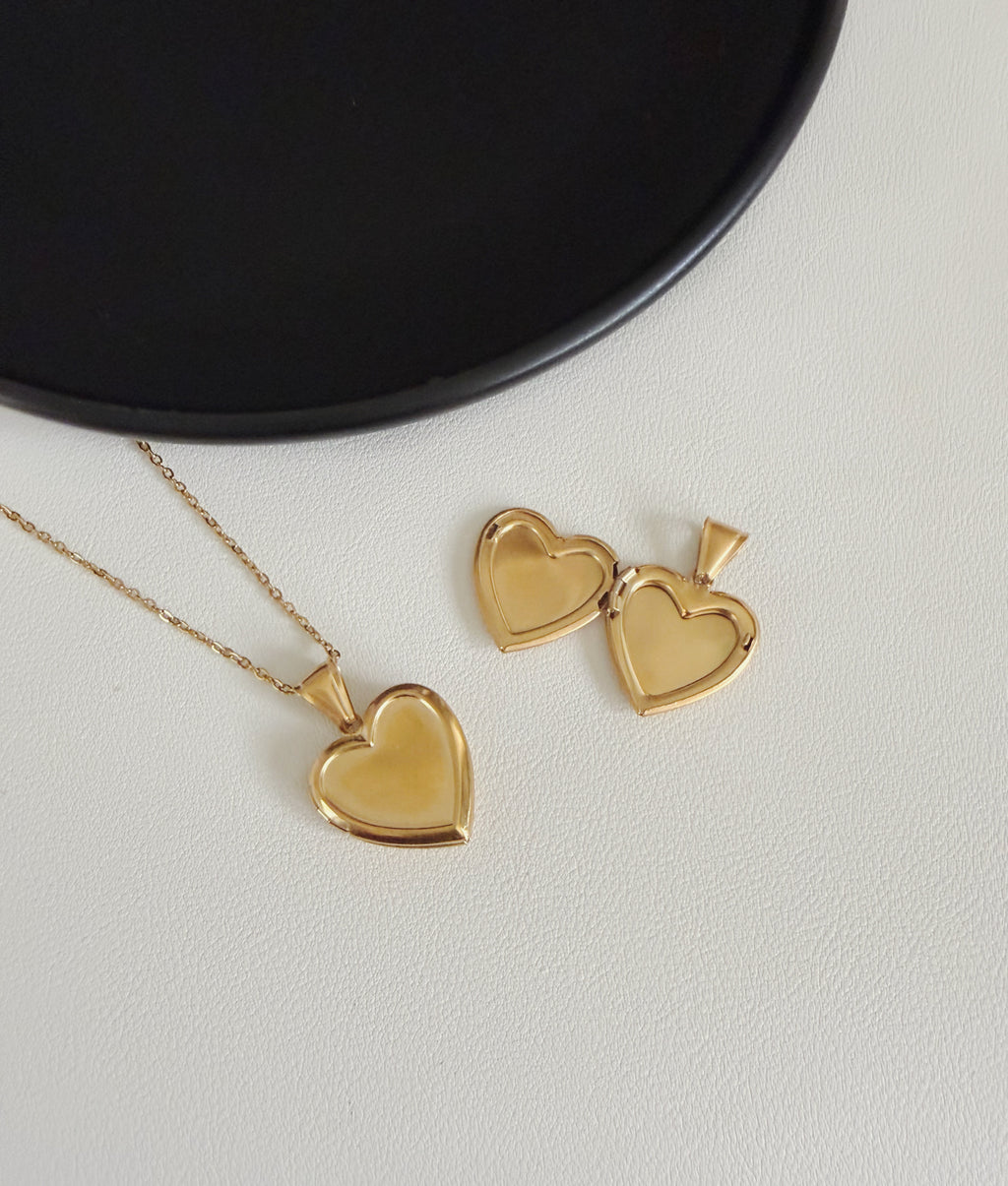 Heart photo necklace gold