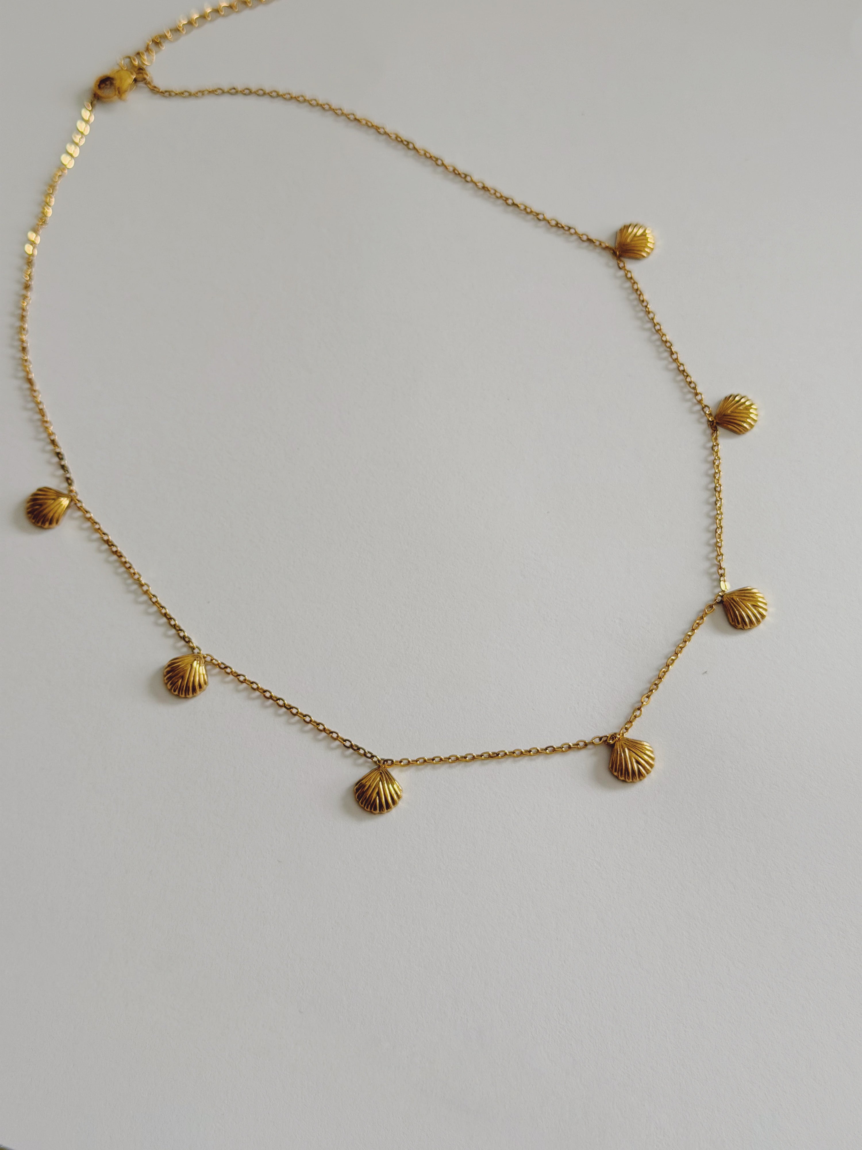 Lamarea necklace