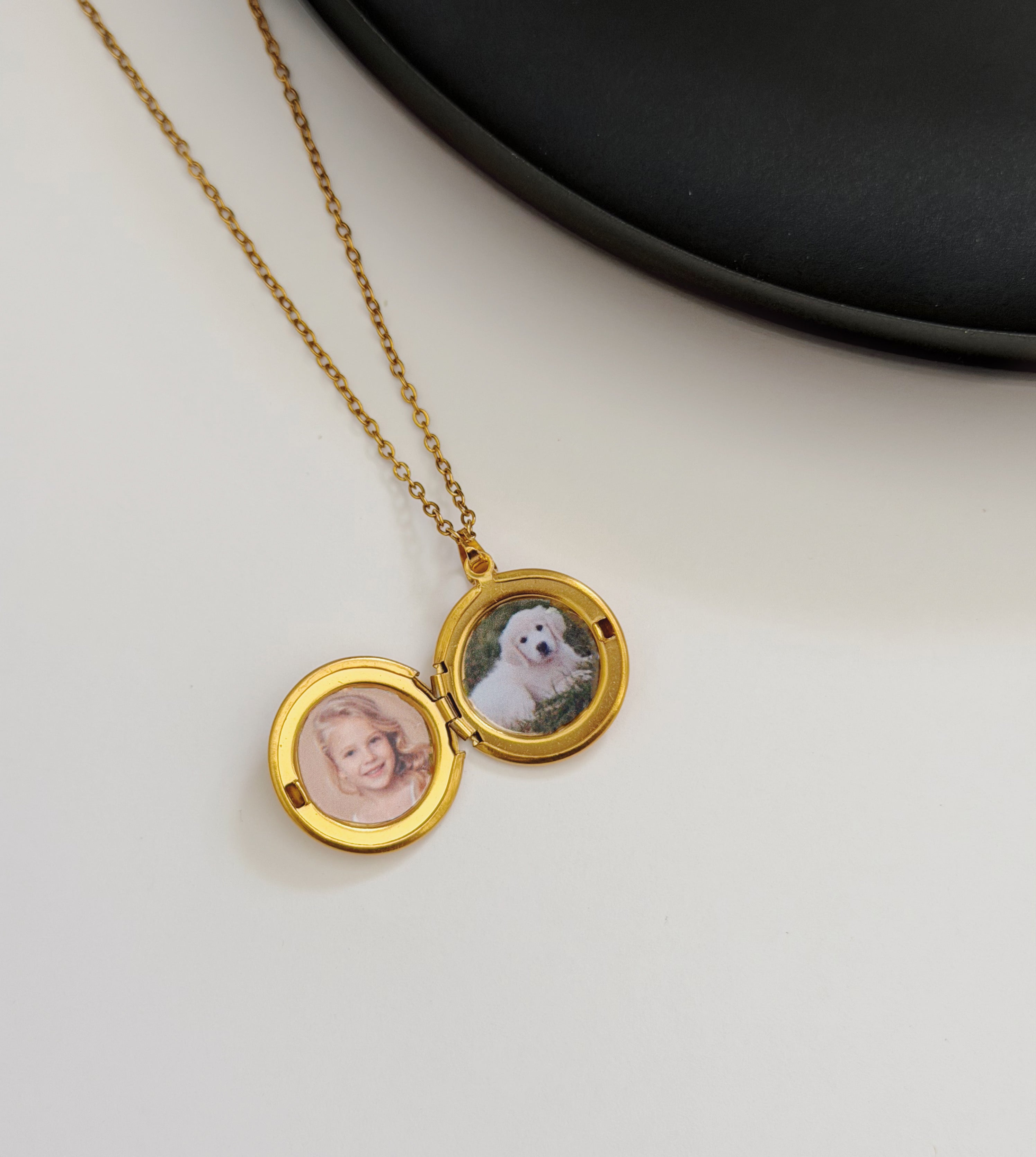 Round photo necklace