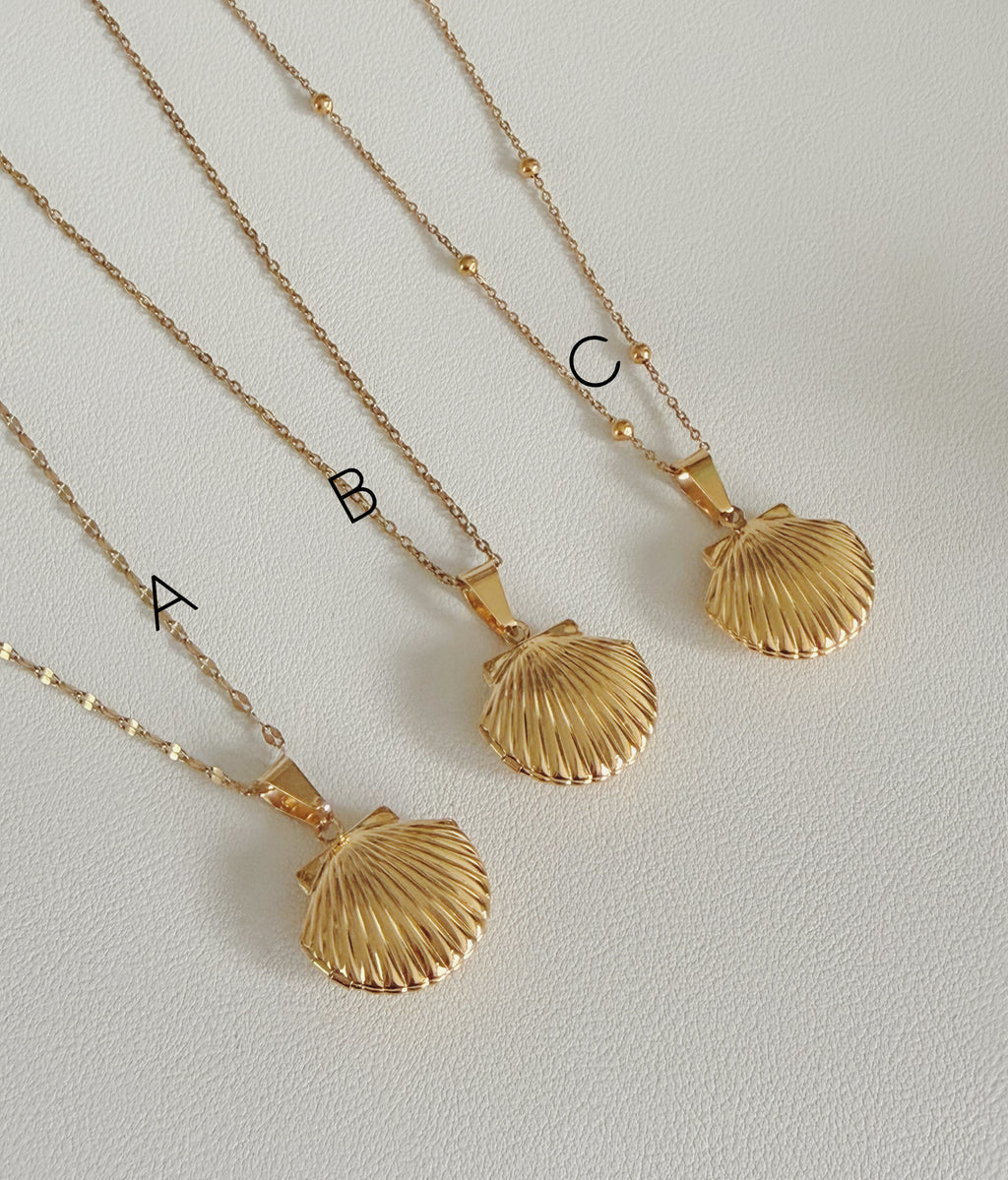 Shell photo necklace