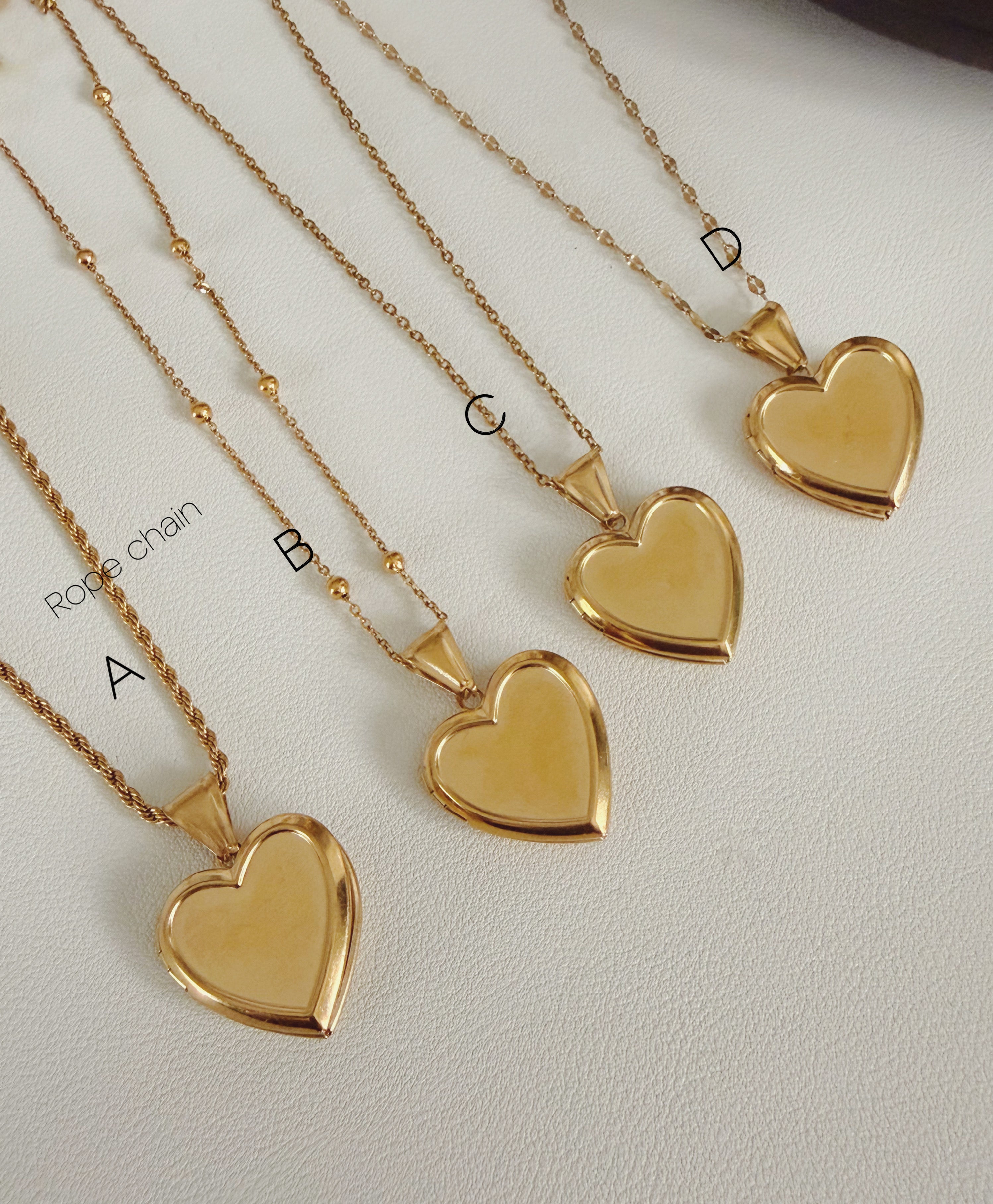 Heart photo necklace gold