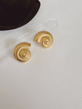 Load image into Gallery viewer, Spiral shell studs
