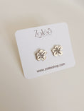Load image into Gallery viewer, Maga Flower  studs
