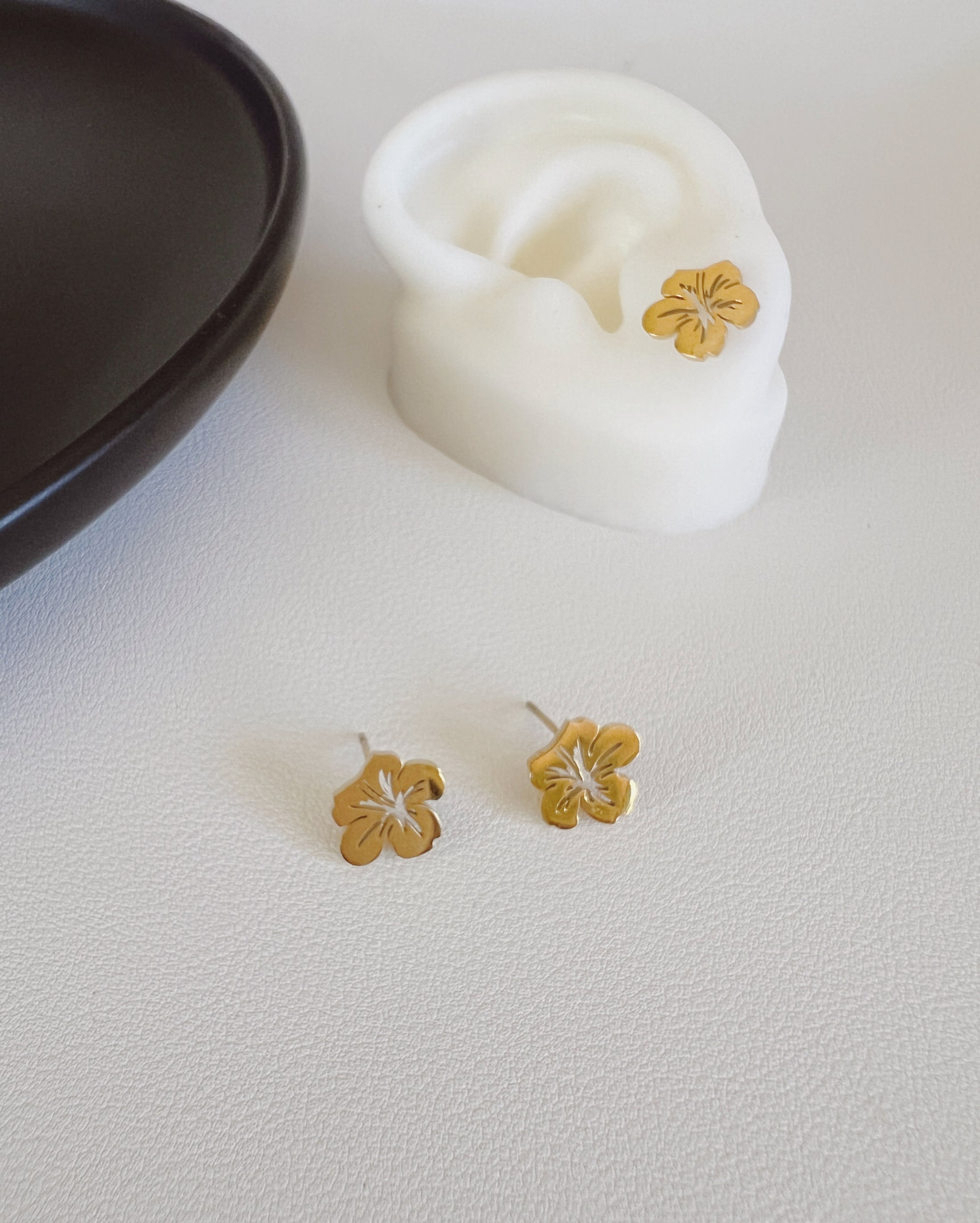 Maga Flower  studs