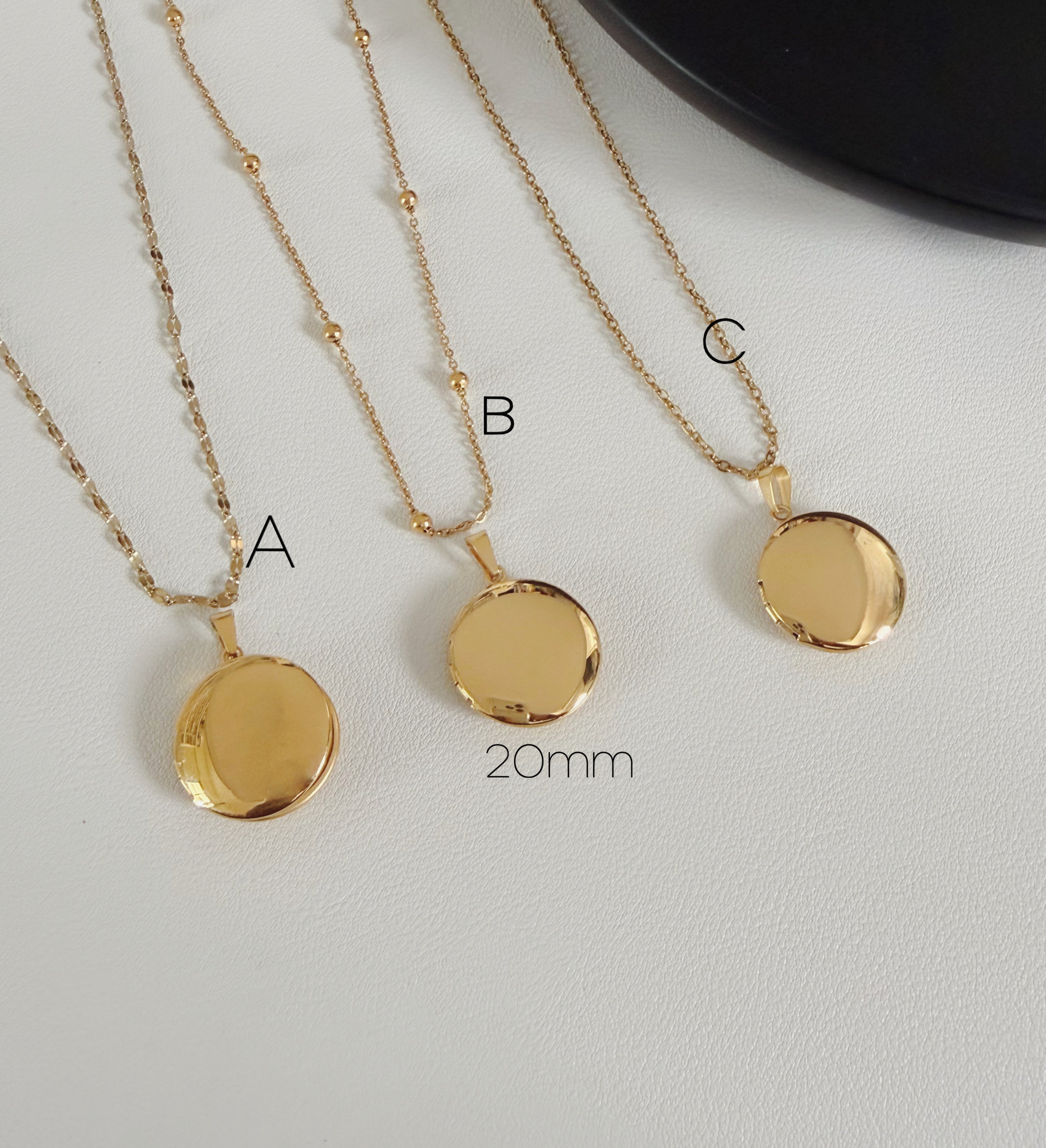 Round photo necklace