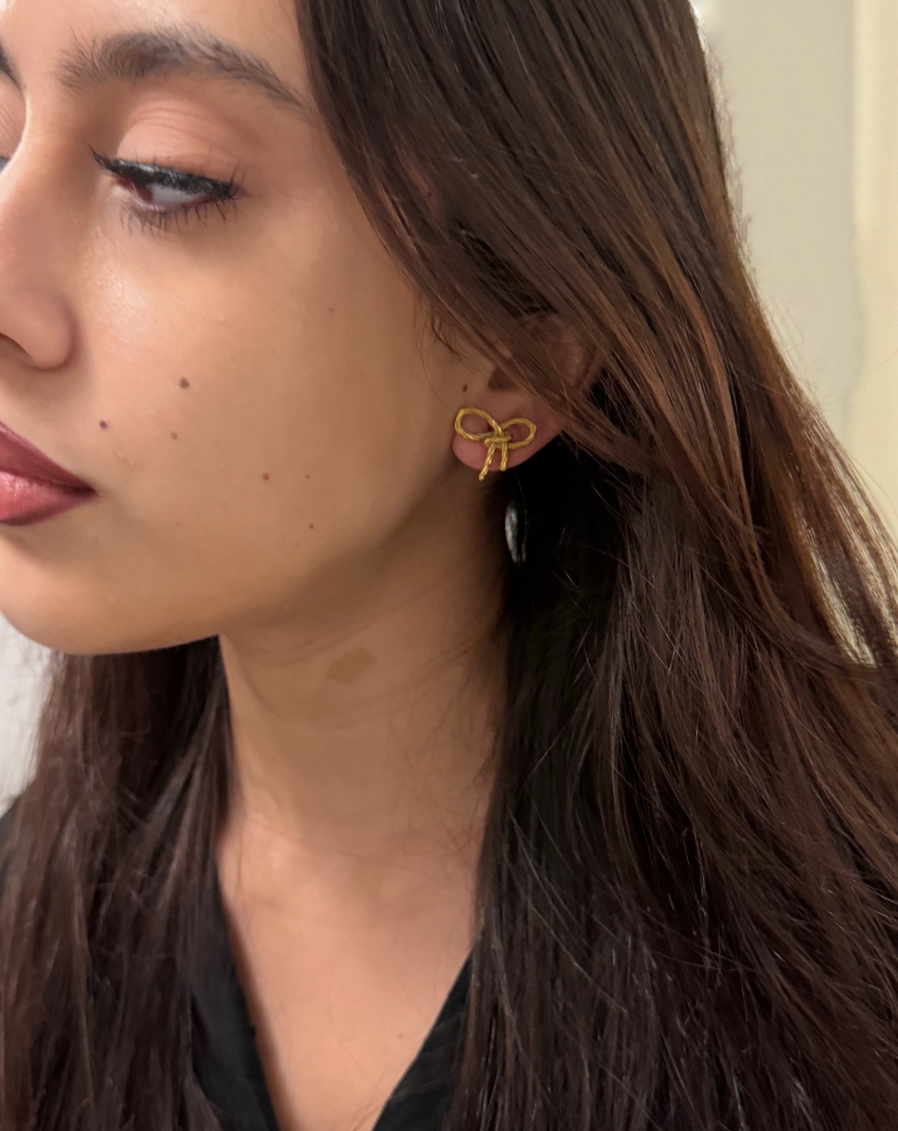 Knot bow studs