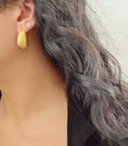 Load image into Gallery viewer, Ive earrings
