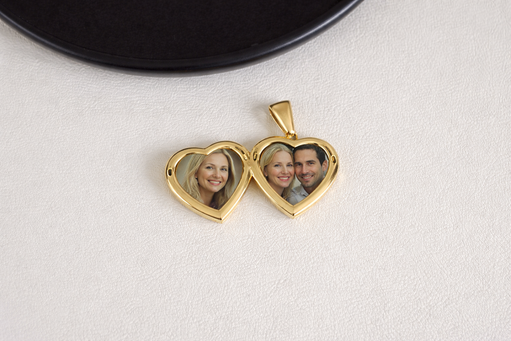 Heart photo necklace gold