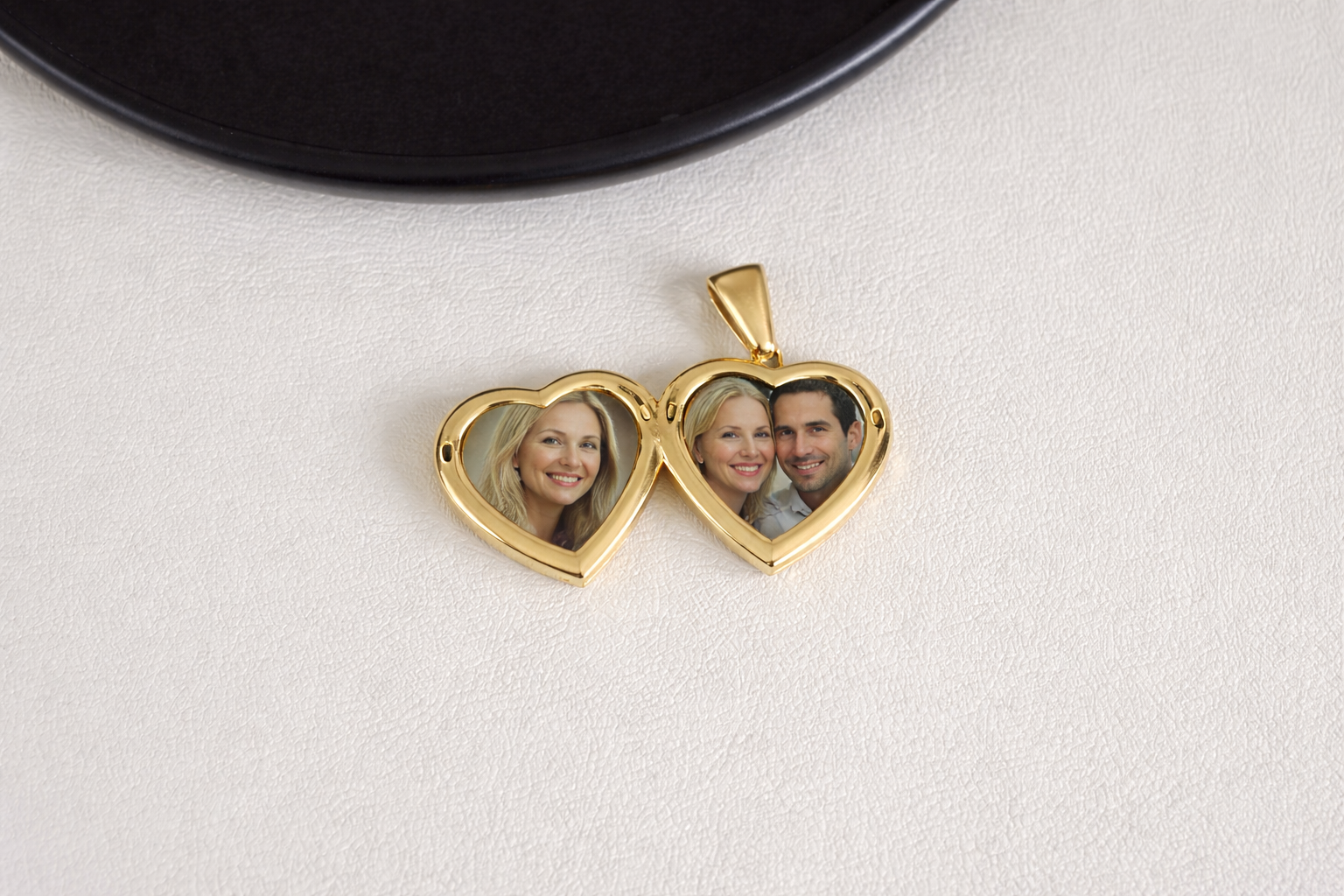 Heart photo necklace gold